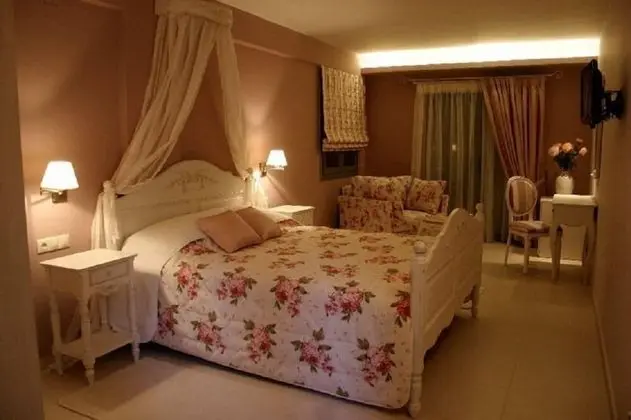 Superior Üç Kişilik Oda, Balkon, Kısmi Deniz Manzaralı