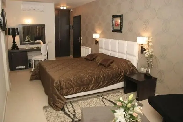 Superior Üç Kişilik Oda, Balkon, Kısmi Deniz Manzaralı