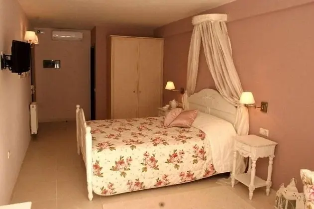 Superior Üç Kişilik Oda, Balkon, Kısmi Deniz Manzaralı