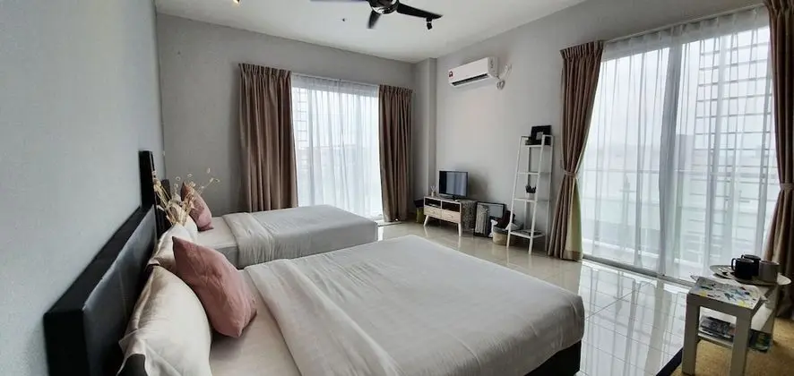 Aero Sunset Suite
