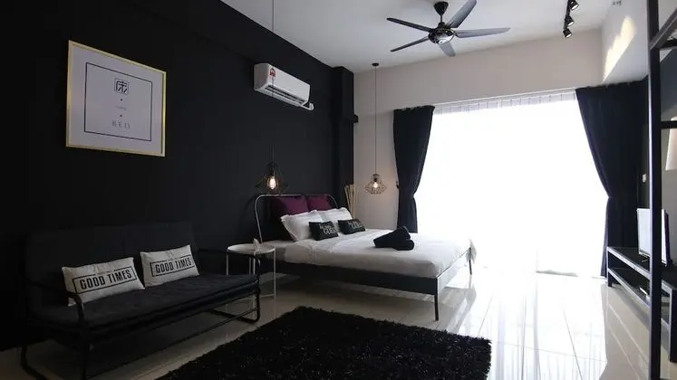 Ev (Black)