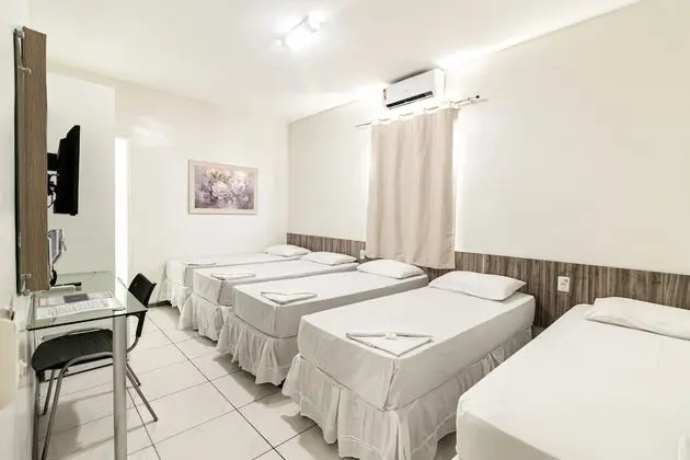 Quarto Quíntuplo Família (1 Cama de Casal + 3 de Solteiro OU 5 Cama de Solteiro)