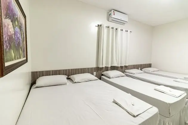 Quarto Quíntuplo Família (1 Cama de Casal + 3 de Solteiro OU 5 Cama de Solteiro)