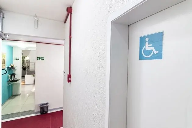 Quarto Triplo MOB - Acessível para Hóspedes com Mobilidade Condicionada (1 Cama de casal + 1 Cama de