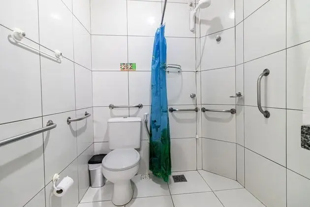 Quarto Triplo MOB - Acessível para Hóspedes com Mobilidade Condicionada (1 Cama de casal + 1 Cama de