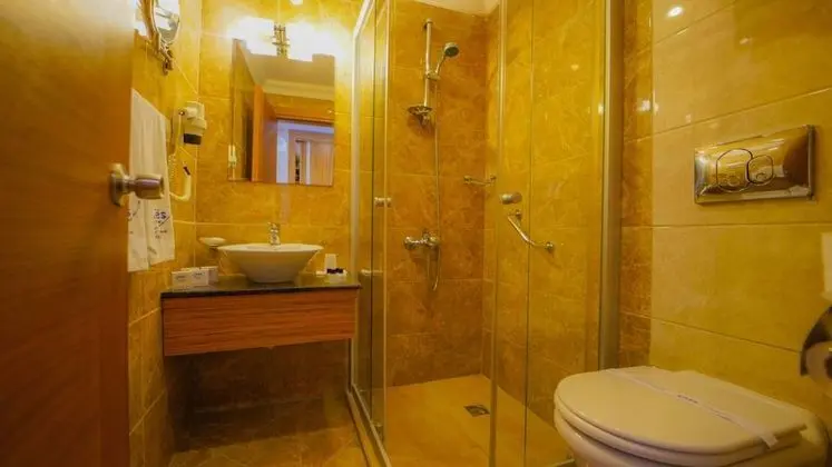 Standard Tek Büyük veya İki Ayrı Yataklı Oda