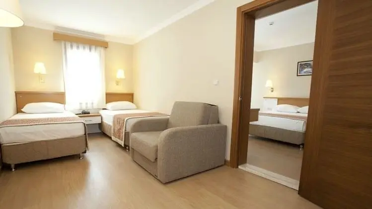 https://imagessl.etstur.com/files/images/hotelImages/TR/50454/l/Aes-Club-Oda-20717.jpg
