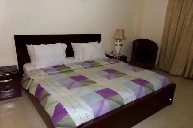 Executive Suite (4)