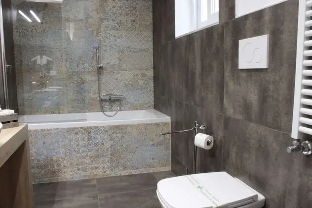 Design Üç Kişilik Oda, 1 Büyük (Queen) Boy Yatak, Balkon