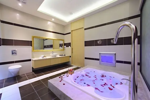 Deluxe Tek Büyük Yataklı Oda, 1 En Büyük (King) Boy Yatak (21:00 check in)