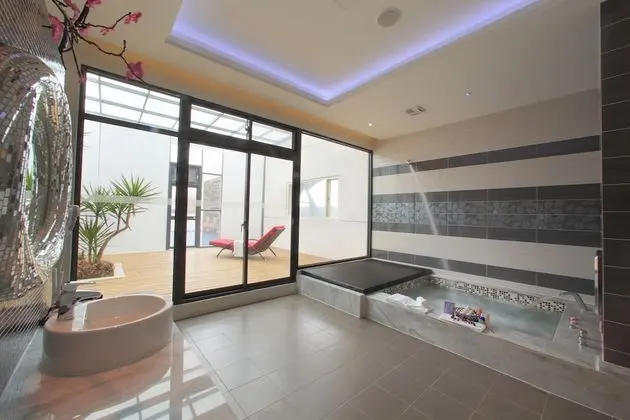Luxury Tek Büyük Yataklı Oda, 1 En Büyük (King) Boy Yatak, Veranda (21:00 check in)