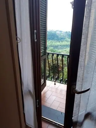 Üç Kişilik Oda, Balkon, Tepe Manzaralı