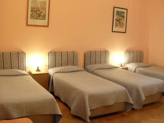 Dört Kişilik Oda, Ortak Banyo