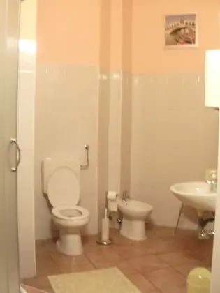 Dört Kişilik Oda, Ortak Banyo
