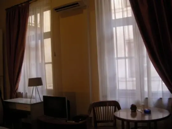 Üç Kişilik Oda, Ortak Banyo