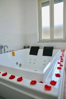 Deluxe Tek Büyük Yataklı Oda, Küvet