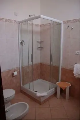 Tek Büyük Yataklı Oda, Ortak Banyo