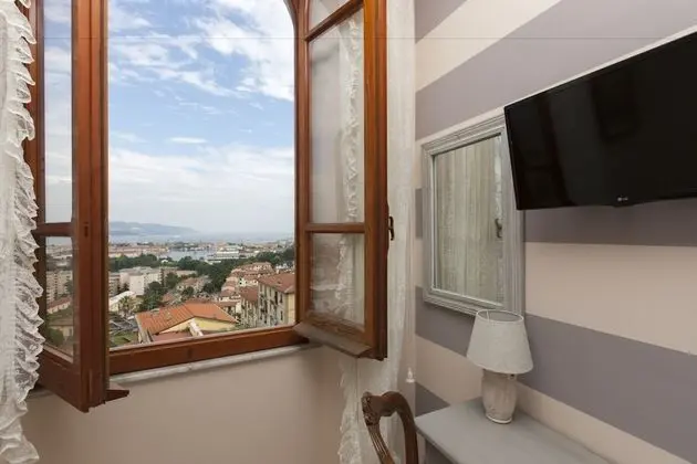 Tek Büyük veya İki Ayrı Yataklı Oda, Deniz Manzaralı