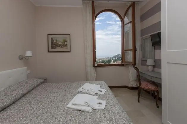Tek Büyük veya İki Ayrı Yataklı Oda, Deniz Manzaralı