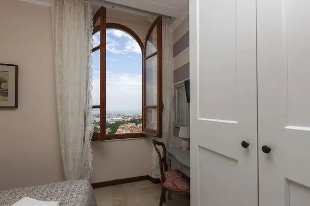 Tek Büyük veya İki Ayrı Yataklı Oda, Deniz Manzaralı
