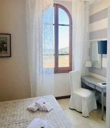 Tek Büyük veya İki Ayrı Yataklı Oda, Deniz Manzaralı