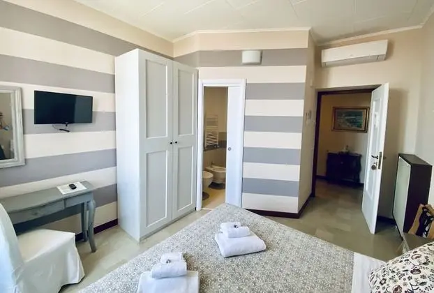 Tek Büyük veya İki Ayrı Yataklı Oda, Deniz Manzaralı