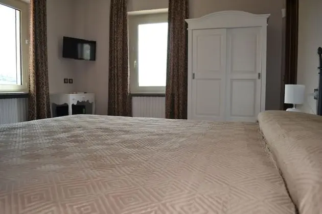 Tek Büyük Yataklı Oda, Havuz Manzaralı (Langhe)