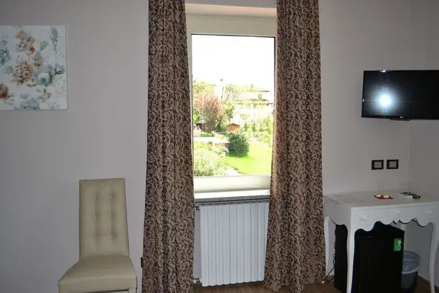 Tek Büyük Yataklı Oda, Havuz Manzaralı (Langhe)