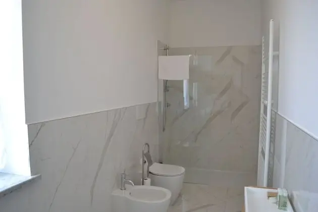 Tek Büyük Yataklı Oda, Havuz Manzaralı (Langhe)