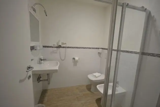 Tek Büyük Yataklı Oda, 2 Tek Kişilik Yatak