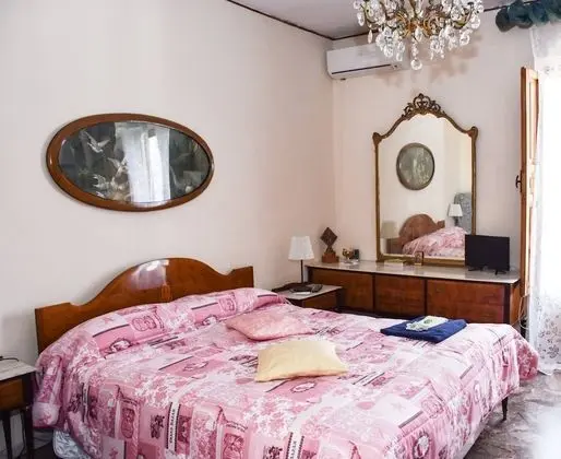 Deluxe Tek Büyük veya İki Ayrı Yataklı Oda, Ortak Banyo