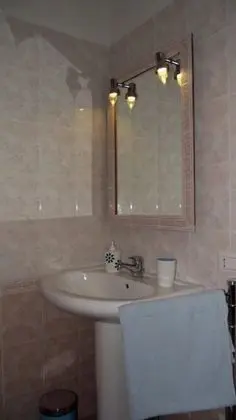 Tek Büyük veya İki Ayrı Yataklı Oda (Private External Bathroom)