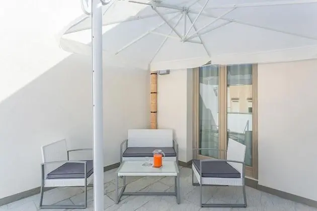 Üç Kişilik Oda, Balkon