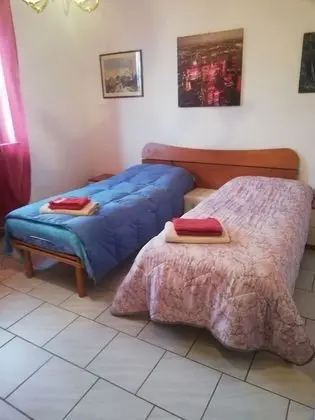 İki Ayrı Yataklı Oda, Ortak Banyo (Gialla)