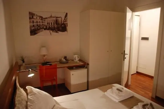 Tek Büyük Yataklı Oda (Private External Bathroom)