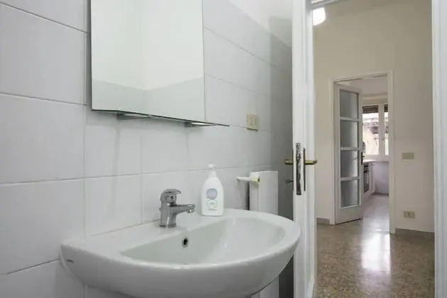 Basic Tek Büyük veya İki Ayrı Yataklı Oda, Ortak Banyo