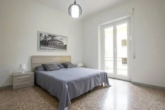 Tek Büyük veya İki Ayrı Yataklı Oda, Ortak Banyo