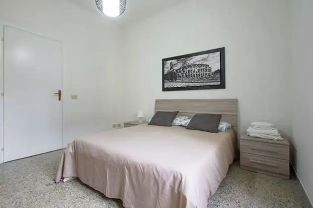 Tek Büyük veya İki Ayrı Yataklı Oda, Ortak Banyo