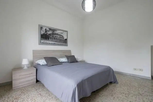 Tek Büyük veya İki Ayrı Yataklı Oda, Ortak Banyo