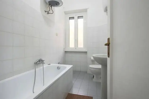 Tek Büyük veya İki Ayrı Yataklı Oda, Ortak Banyo