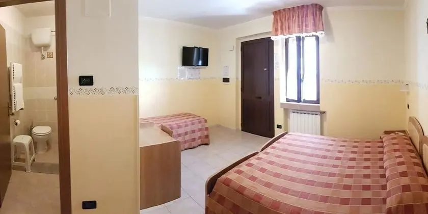 Tek Büyük veya İki Ayrı Yataklı Oda (with 1-2-3-4 pax)