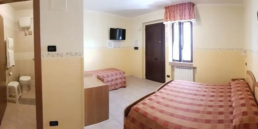 Tek Büyük veya İki Ayrı Yataklı Oda (with 1-2 pax)