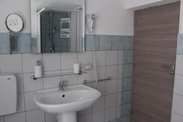 Dört Kişilik Oda, Sigara İçilmez