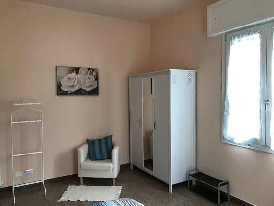 Oda, 2 Tek Kişilik Yatak, Ortak Banyo