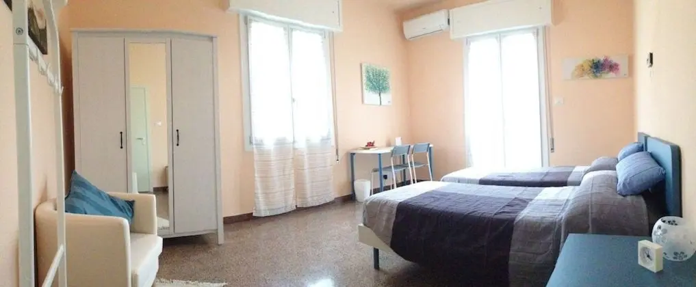 Oda, 2 Tek Kişilik Yatak, Ortak Banyo