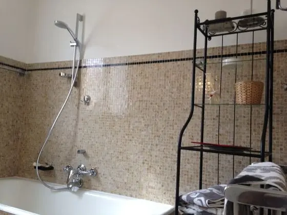 Oda, 2 Tek Kişilik Yatak, Ortak Banyo
