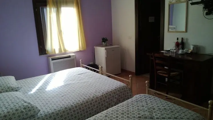 Üç Kişilik Oda