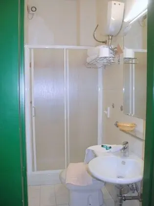 Tek Büyük veya İki Ayrı Yataklı Oda, Sigara İçilmez