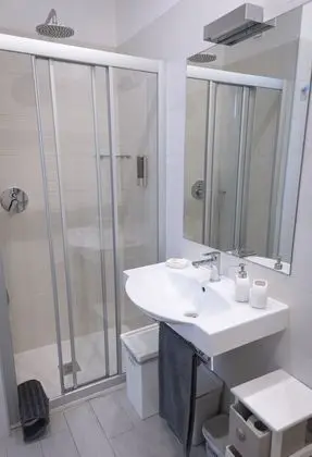 Basic Tek Büyük Yataklı Oda, Birden Çok Yatak, Havuz Manzaralı