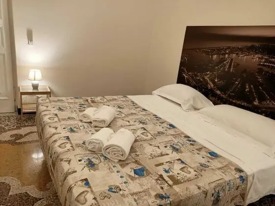 Dört Kişilik Oda, Ortak Banyo
